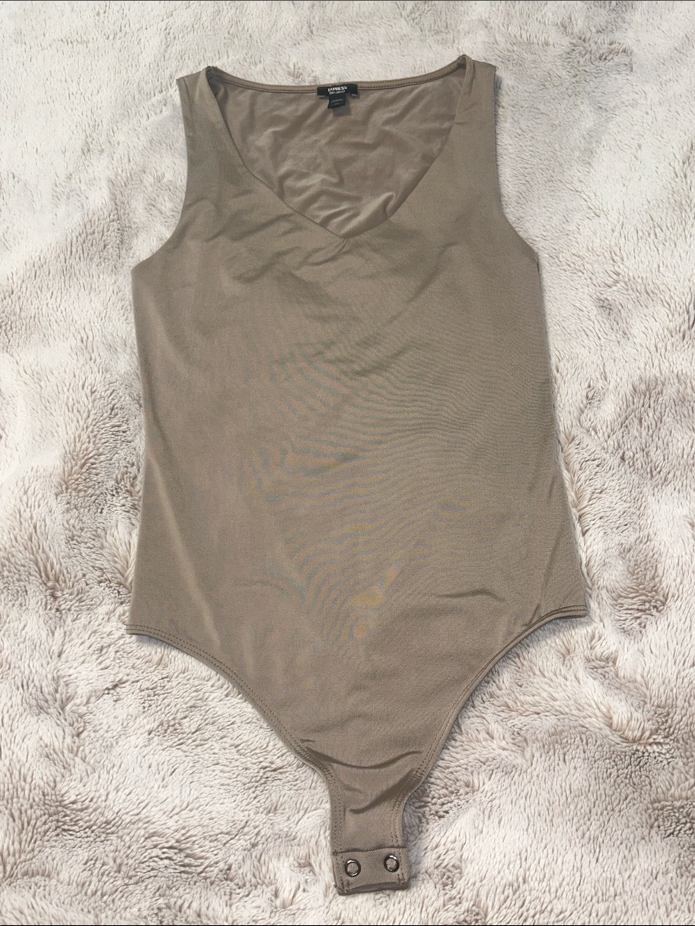 NWOT Express Taupe Sleeveless V-Neck Bodysuit